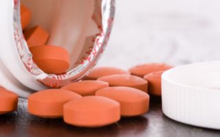 WHAT ARE THE RISKS OF REGULAR PAINKILLERS