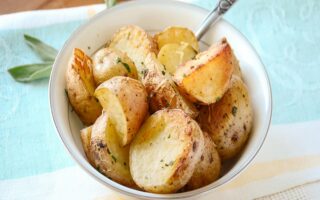 Roasted potatoes with herbs