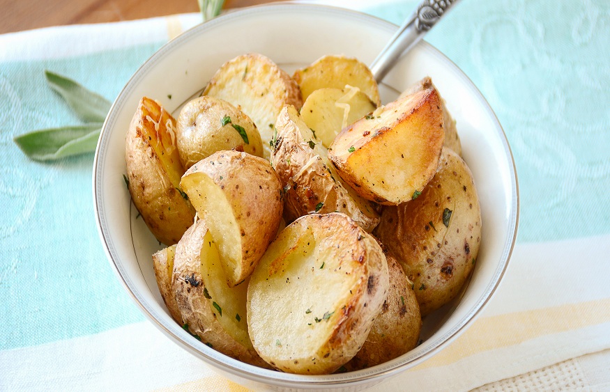 Roasted potatoes with herbs